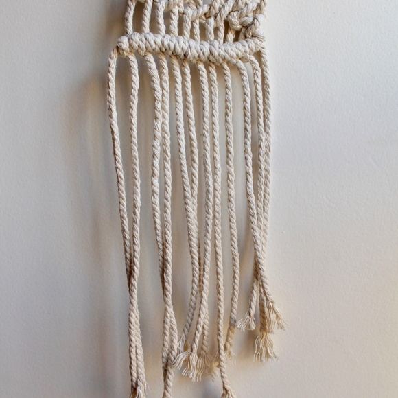 Hanging - Picture 3 of 6